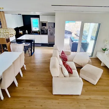 D'exception Avec Piscine Chauffee A