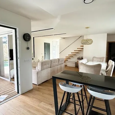 D'exception Avec Piscine Chauffee A