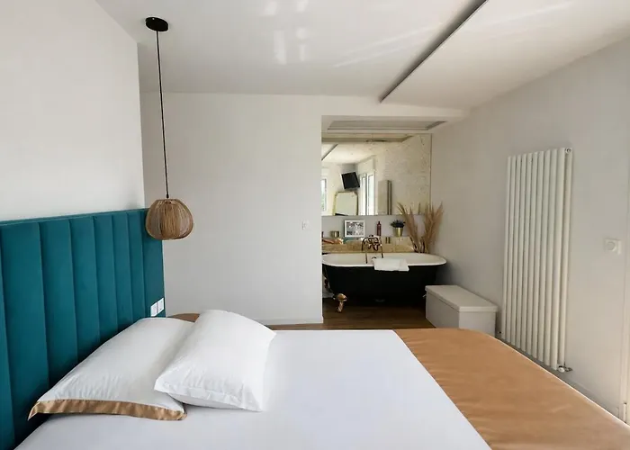 D'exception Avec Piscine Chauffee A וילה