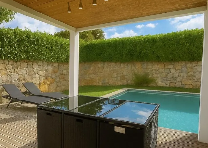 D'exception Avec Piscine Chauffee A *