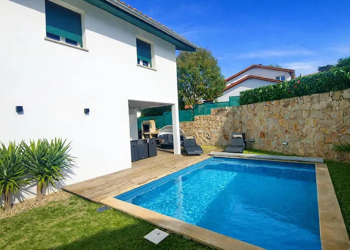 D'exception Avec Piscine Chauffée à Villa
